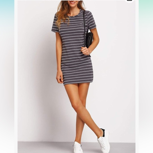 Dresses & Skirts - Casual short sleeved striped Bodycon t-shirt mini dress size small grey/white